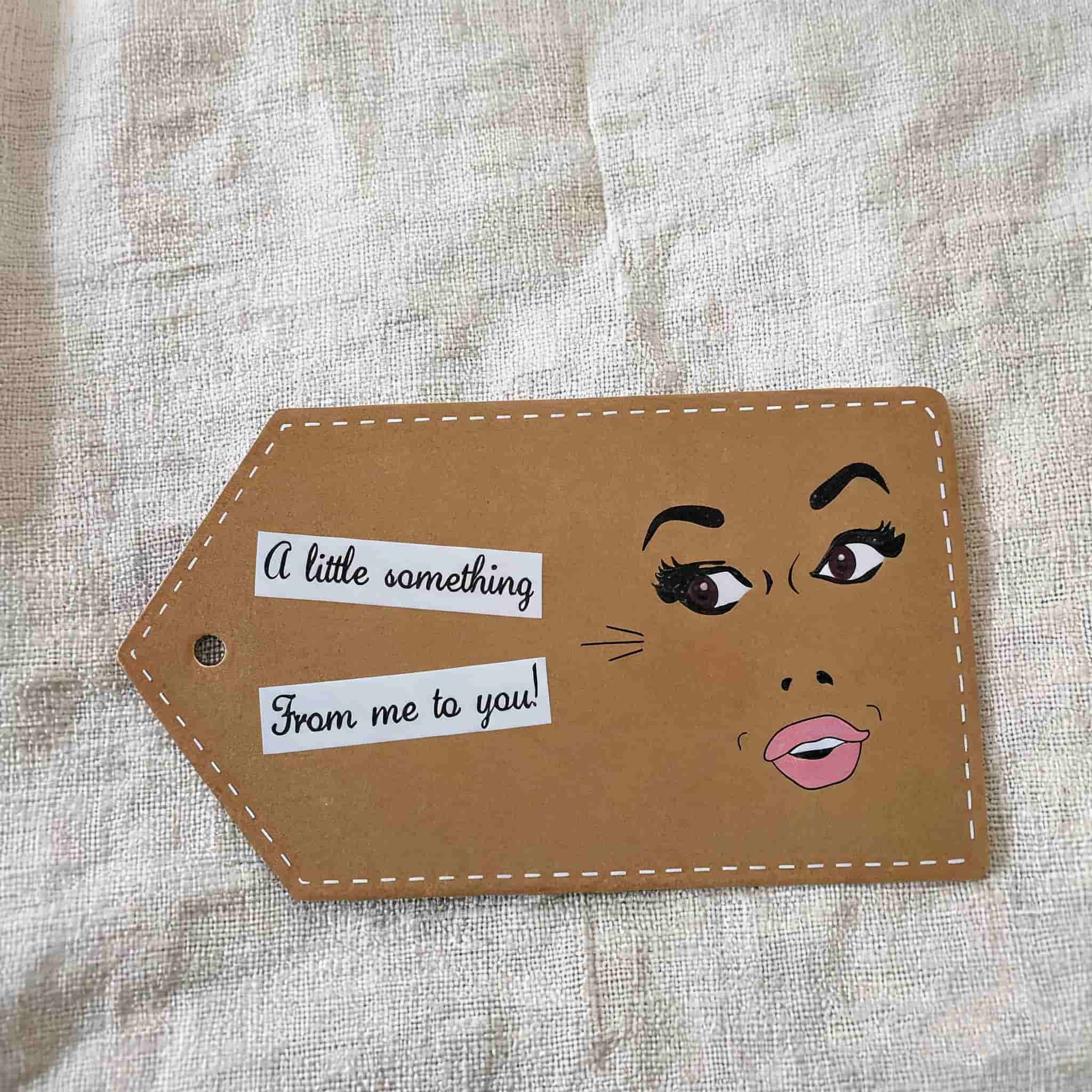 Custom design clothing hang tags with fun face Custom design clothing hang tags with fun face